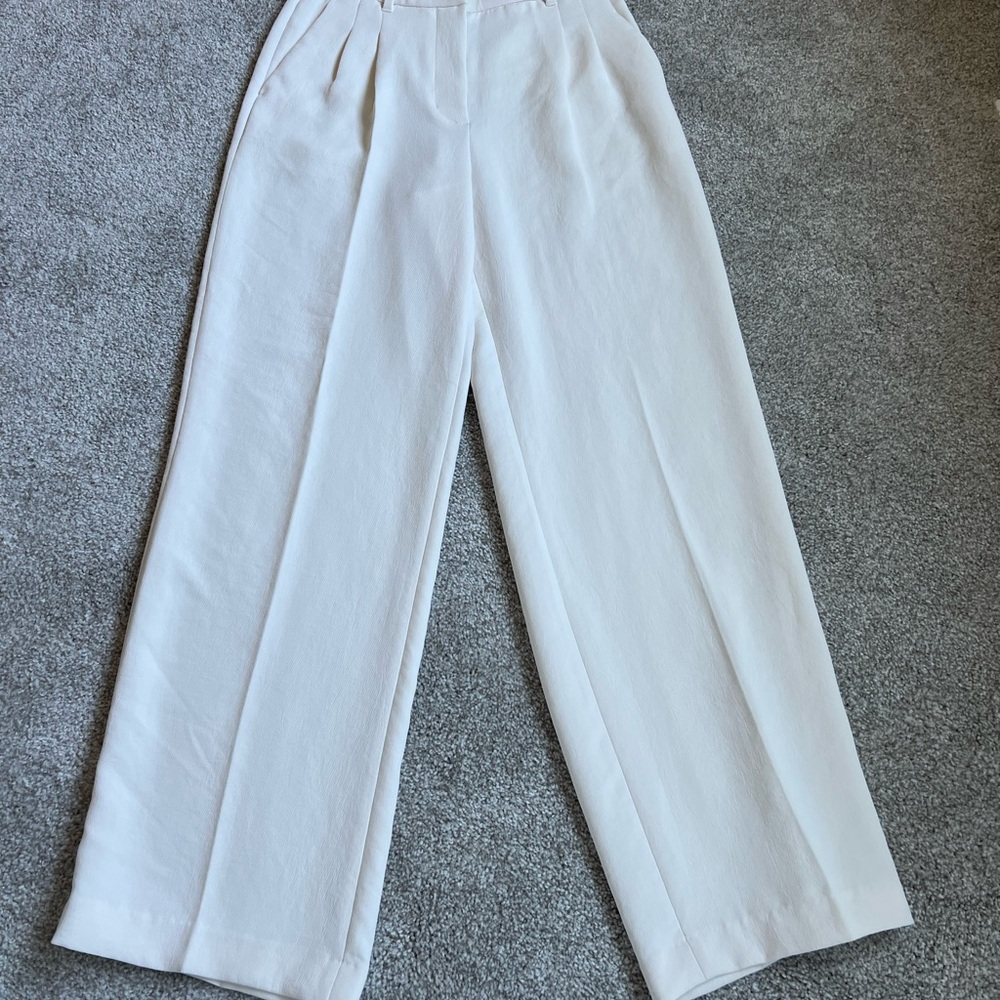 Aritzia Wilfred Effortless Pant - Short - Size 4 - Light Birch Crepette